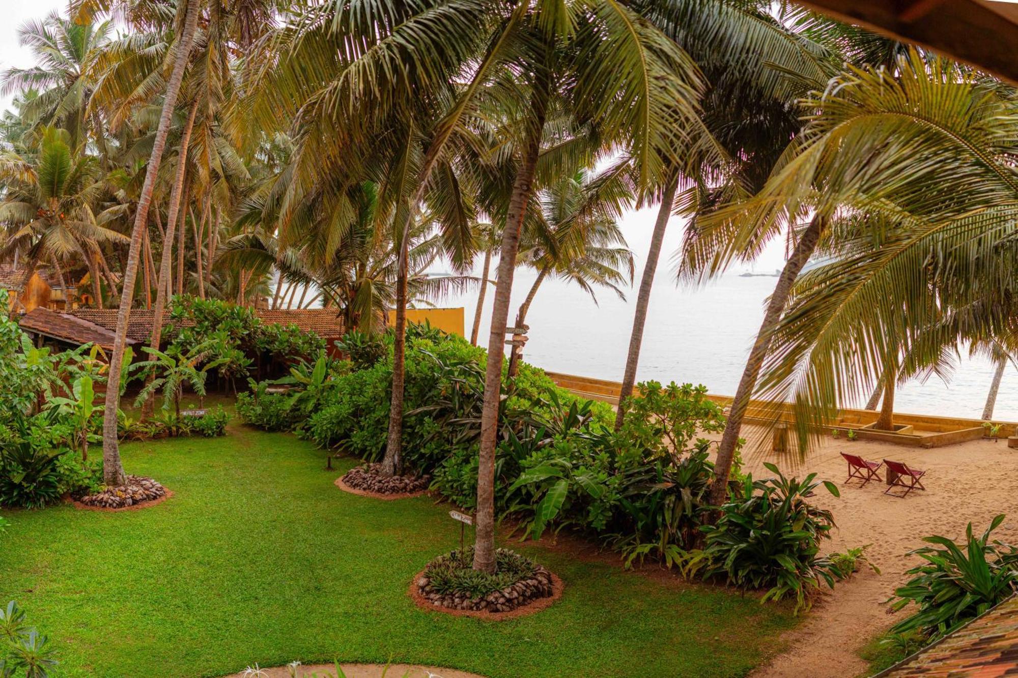 Amuura Beach Villa 贝鲁沃勒 外观 照片