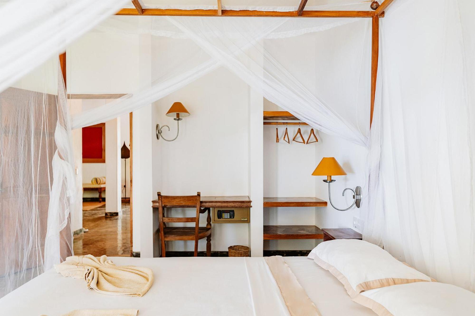 Amuura Beach Villa 贝鲁沃勒 外观 照片